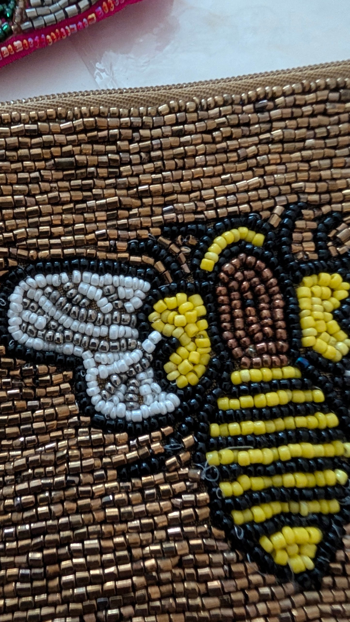 Beadd Bee coin pouch — Zohricanada