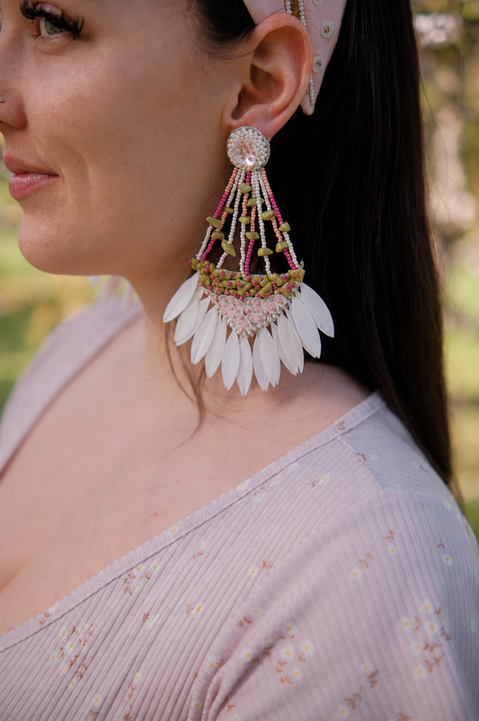 Handmade Pearl & Feather Wedding Earrings for Bride | Bridal Jewelry Gift — Bridal earring white feather earrings — Zohricanada